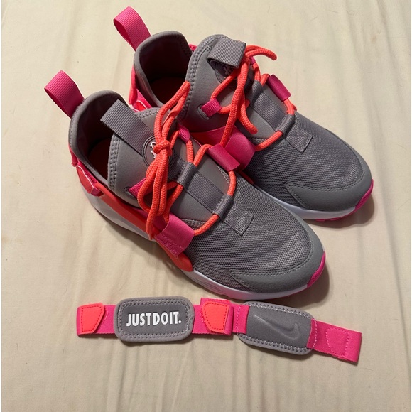 Nike Air Huarache City Low Atmosphere Grey Size 6.5 NEW - Picture 2 of 3